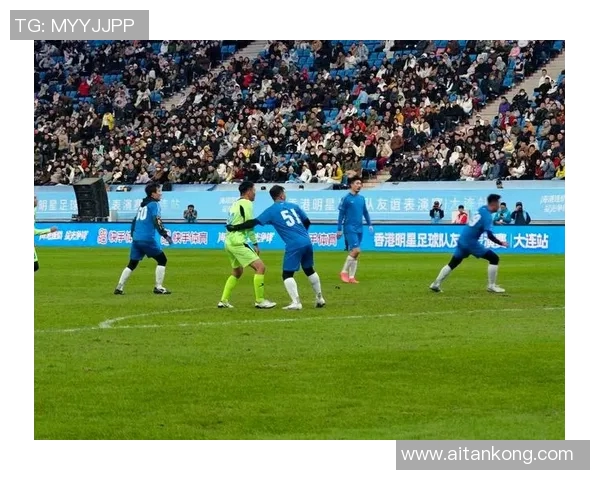 足球明星灿烂笑容背后的故事与激情瞬间展现足球的魅力与热爱